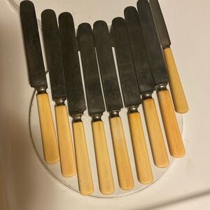 Landers Frary & Clark Butter Knives/Bakelite Handles?/Set of 8 +1